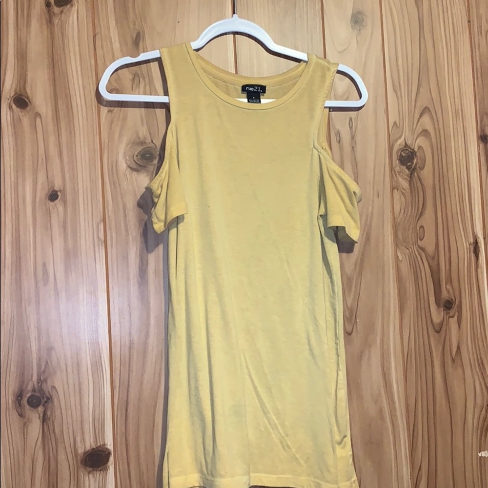 Cold shoulder tank